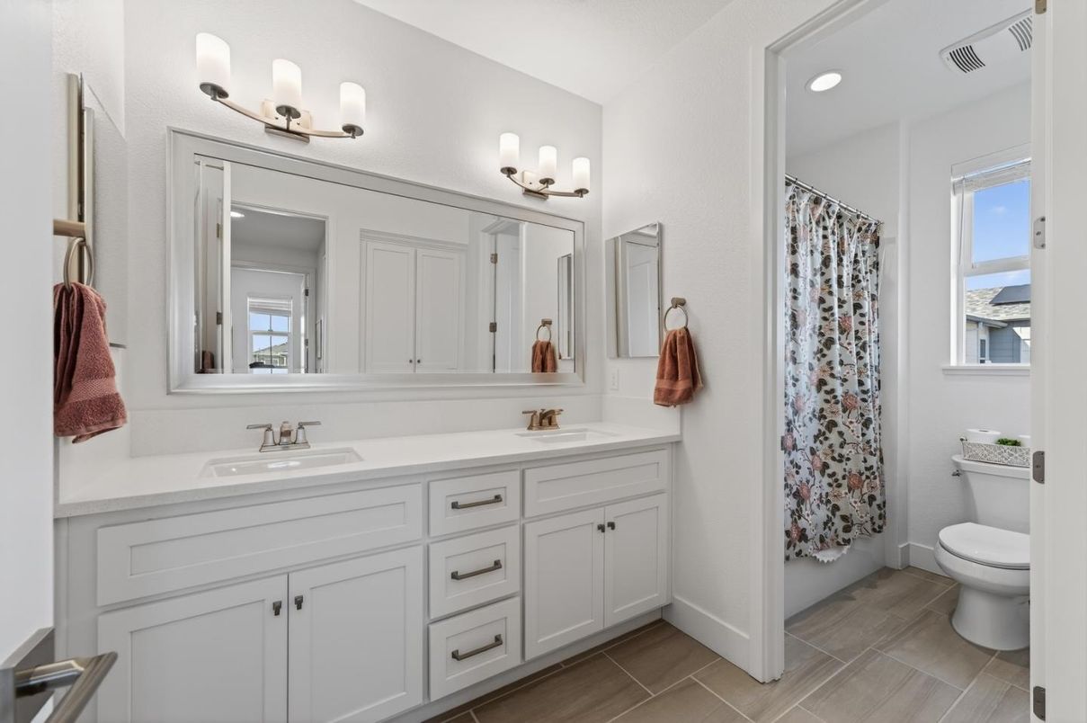Bathroom, Dual Sink Vanities, Interior, Recessed Lighting