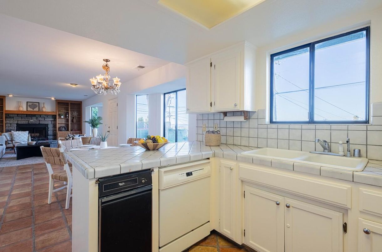 Chandelier, Dining room, Fireplace, Interior, Kitchen, Recessed Lighting, Tile Countertops