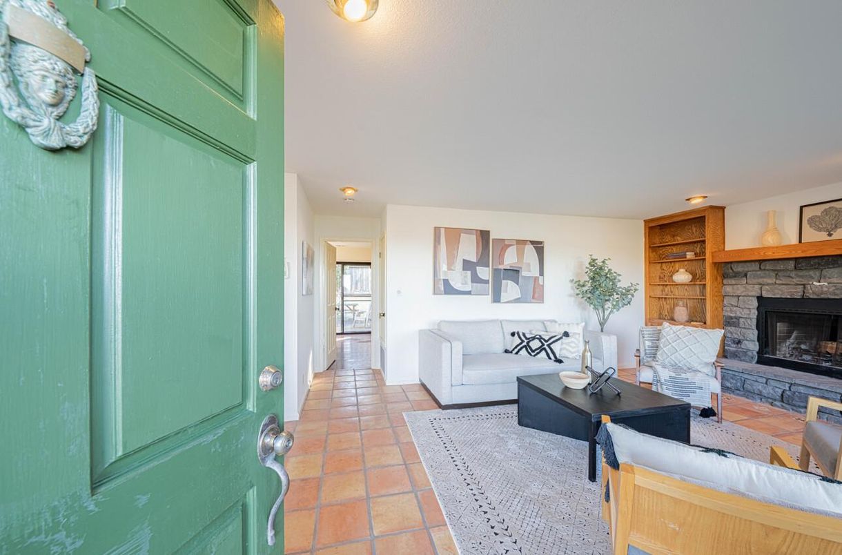 Fireplace, Interior, Living room, Recessed Lighting