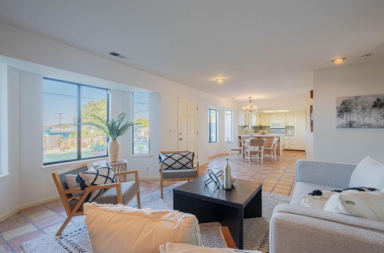 Chandelier, Dining room, Interior, Kitchen, Living room