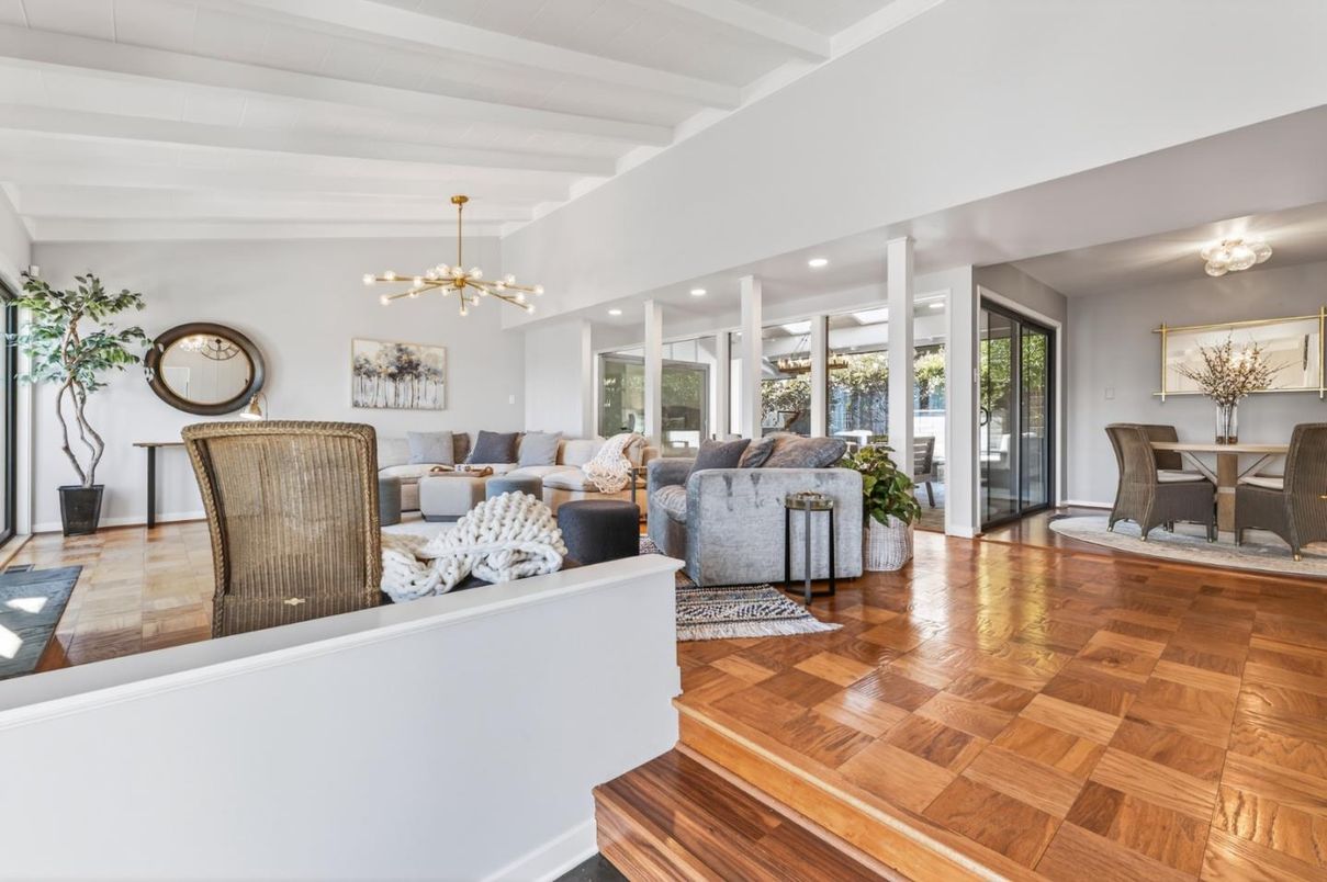 Dining room, Interior, Living room, Pendant Lights, Recessed Lighting, Wood Texture Flooring
