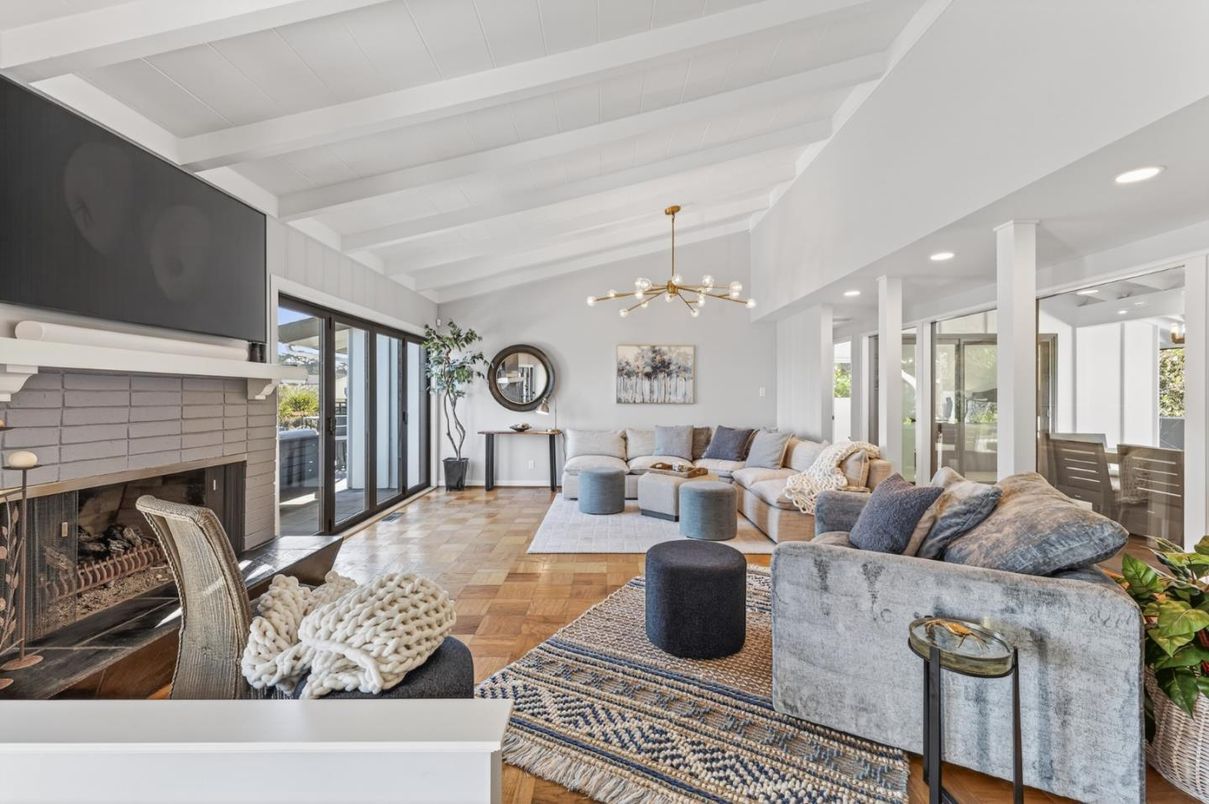 Fireplace, Interior, Living room, Pendant Lights, Recessed Lighting, Wood Texture Flooring