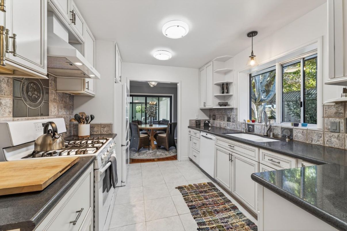 Dining room, Interior, Kitchen, Pendant Lights