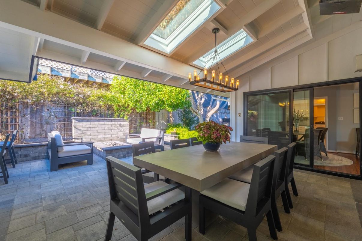 Dining room, Exterior, Pendant Lights