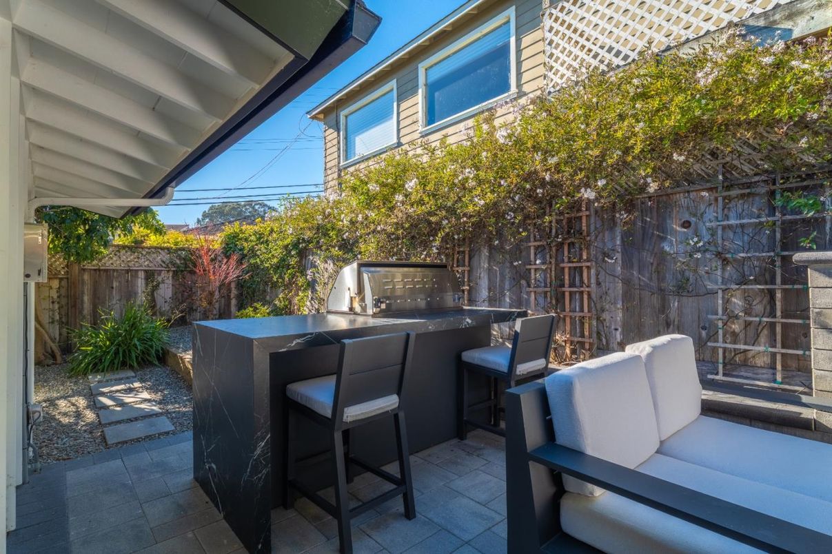 Exterior, Outdoor Kitchen