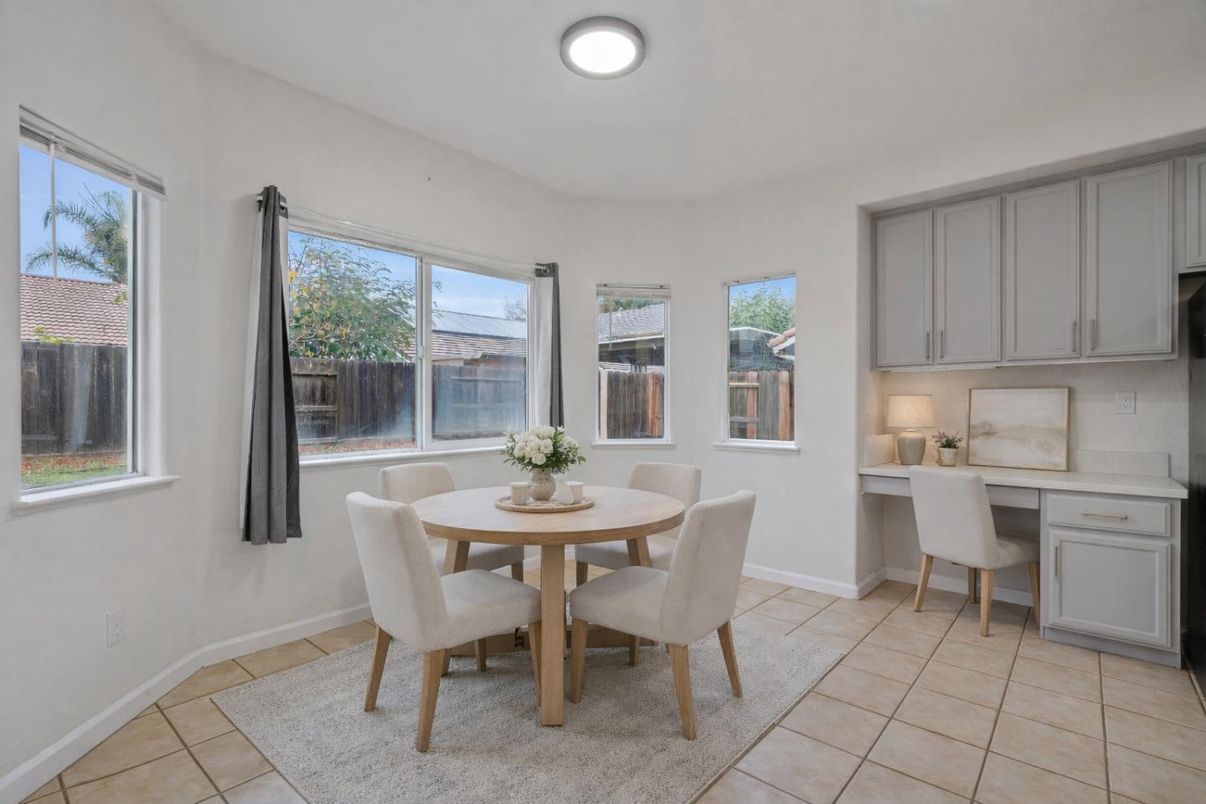 Dining room, Interior, Recessed Lighting