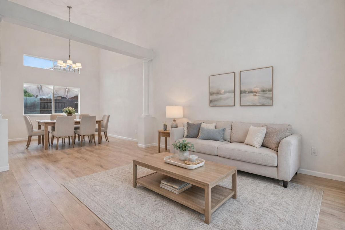 Chandelier, Dining room, Interior, Living room, Pendant Lights, Wood Texture Flooring