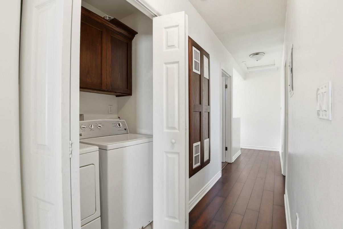 Interior, Utility Closets, Washer, Wood Texture Flooring