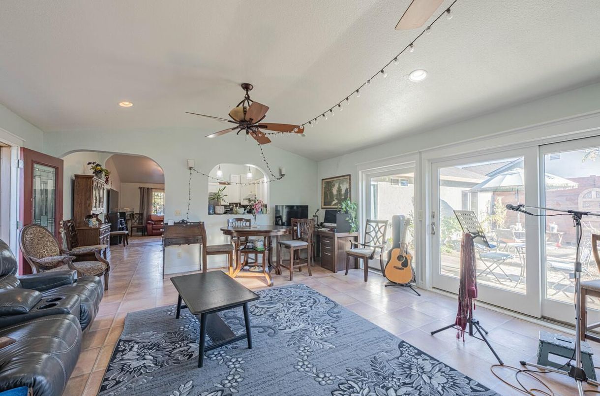 Dining room, Interior, Recessed Lighting