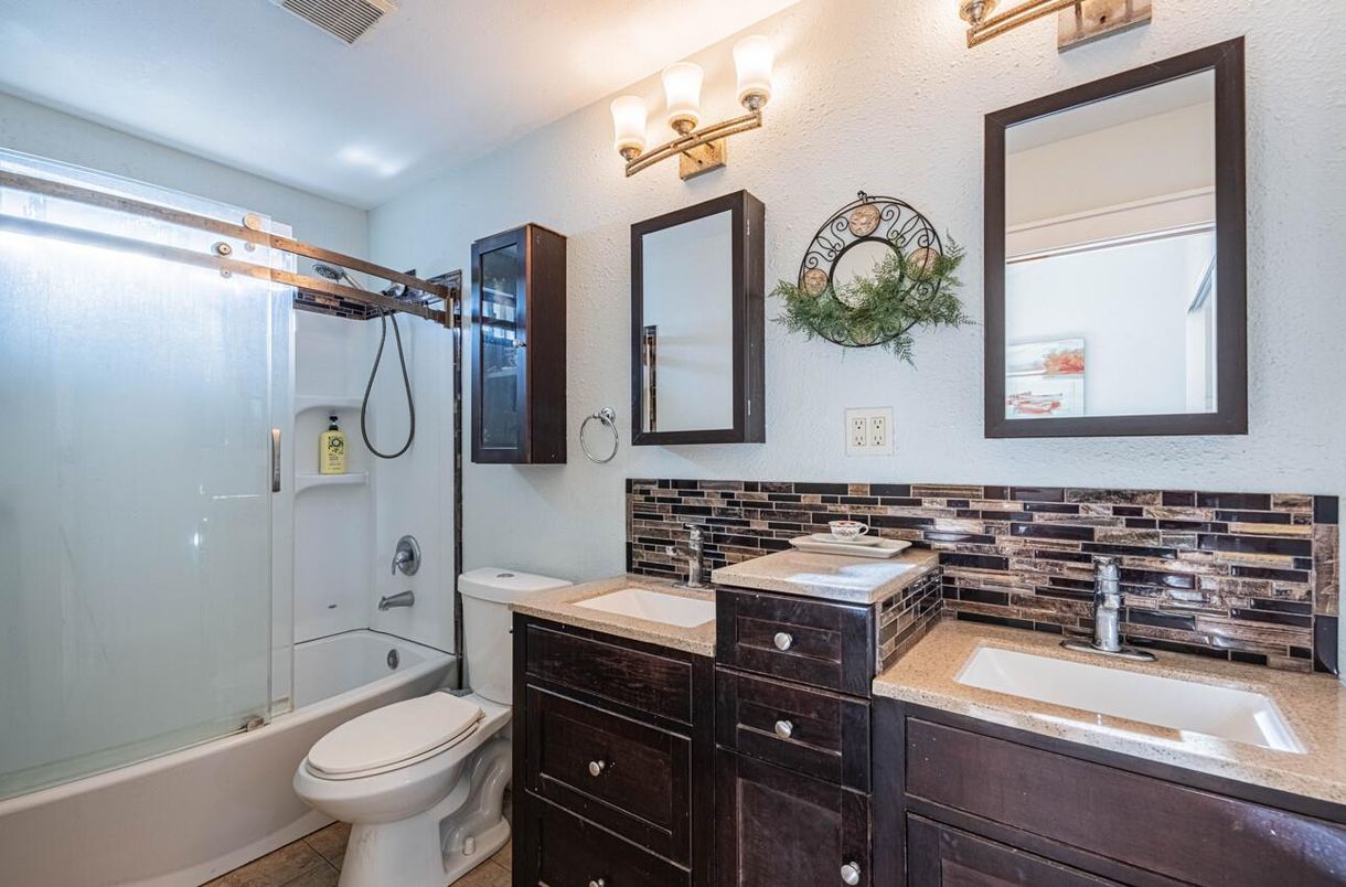 Bathroom, Dual Sink Vanities, Interior