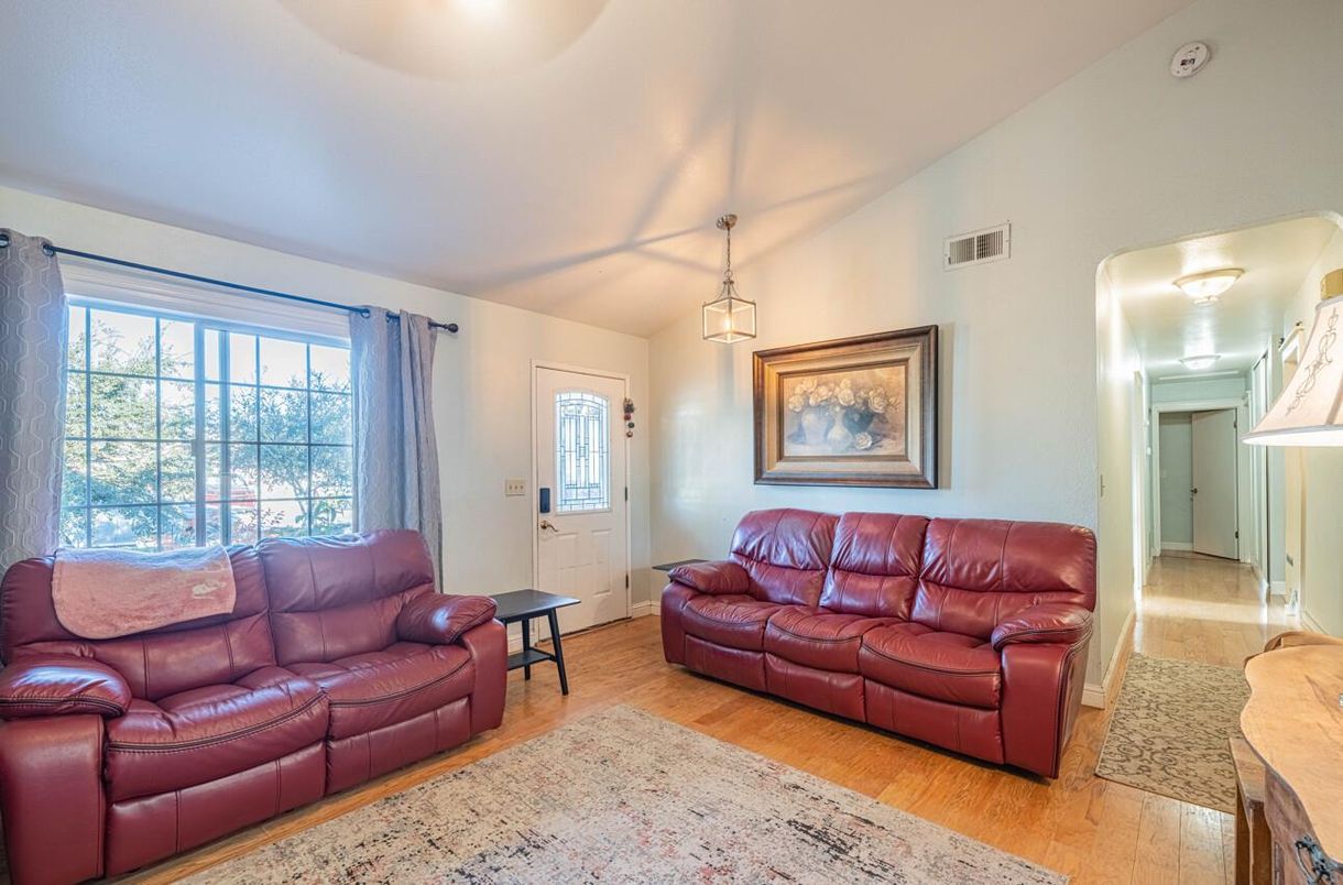 Interior, Living room, Pendant Lights, Wood Texture Flooring