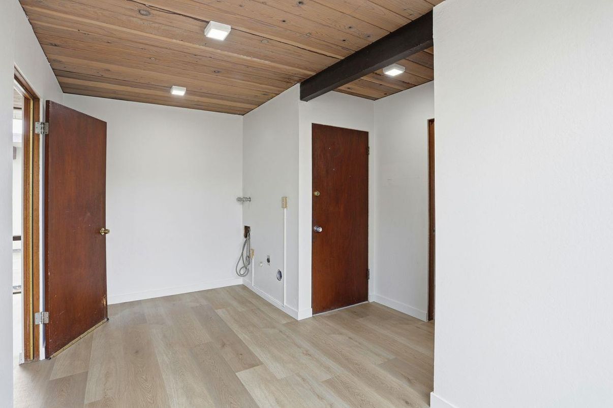 Empty room, Interior, Recessed Lighting, Wooden Ceilings, Wood Texture Flooring