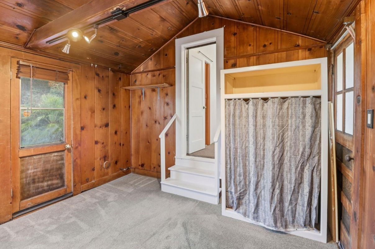Empty room, Interior, Wooden Ceilings, Wooden Walls