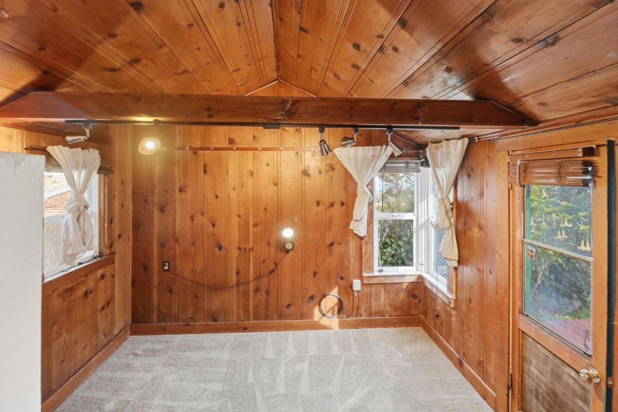 Empty room, Interior, Wooden Beams, Wooden Ceilings, Wooden Walls