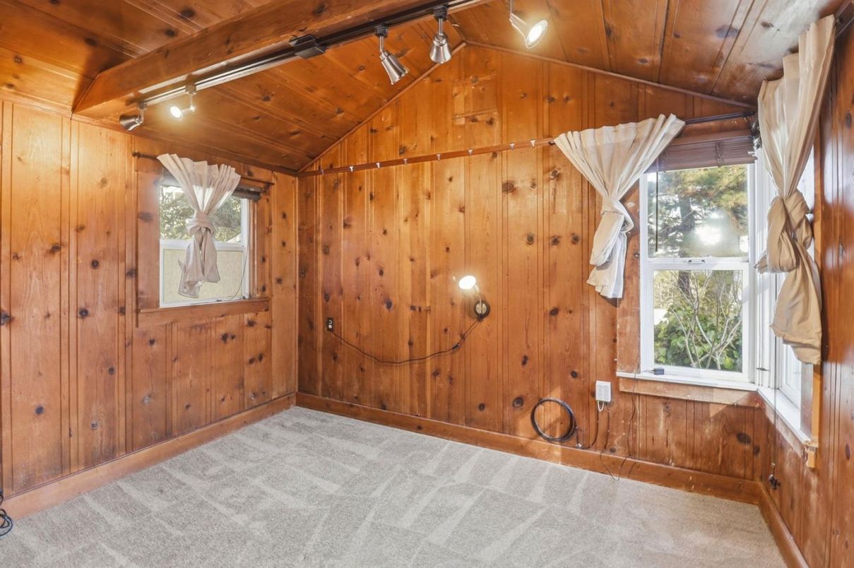 Empty room, Interior, Wooden Beams, Wooden Ceilings, Wooden Walls