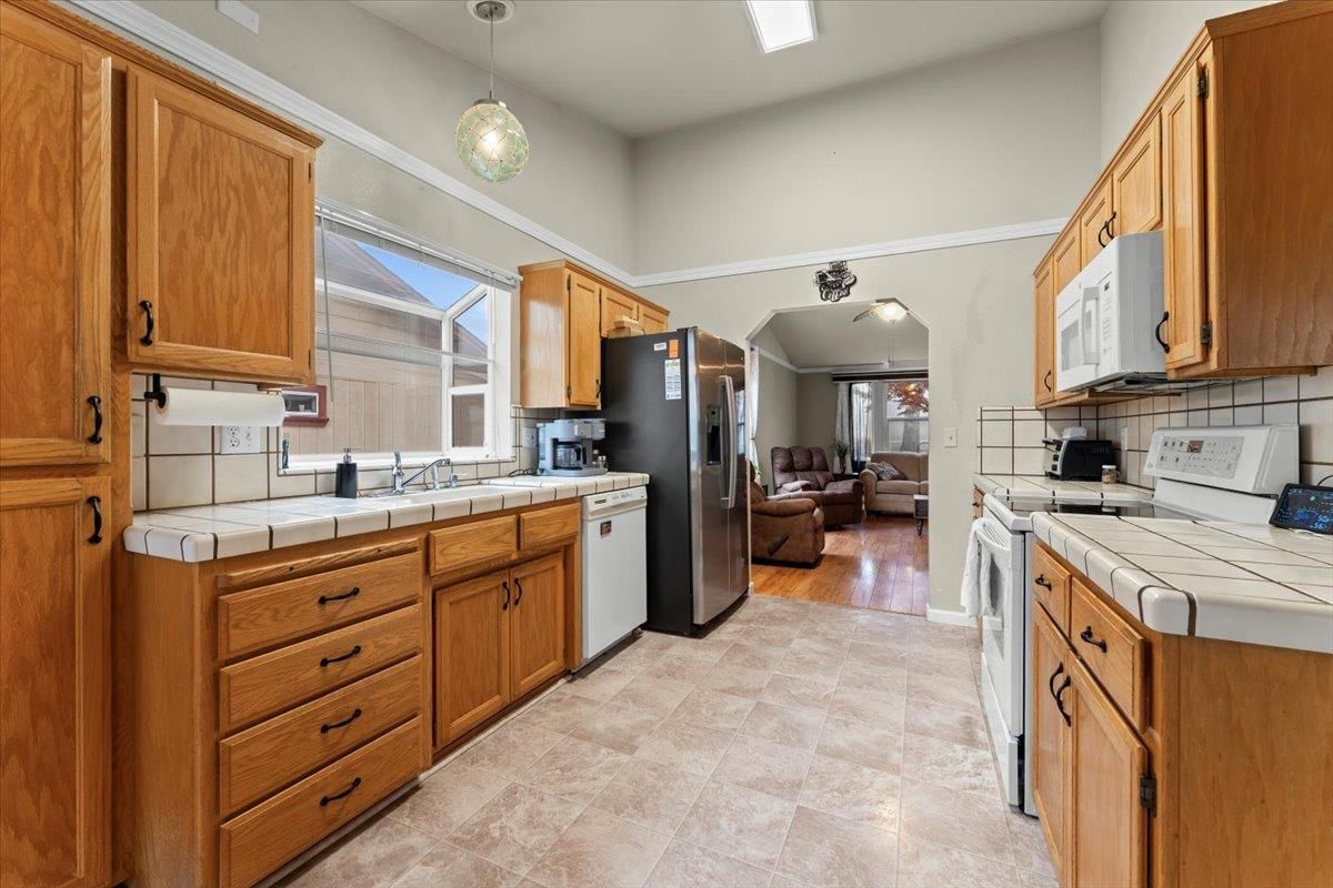 Interior, Kitchen, Living room, Pendant Lights, Tile Countertops, Wood Texture Flooring