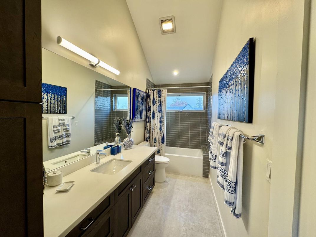 Bathroom, Dual Sink Vanities, Interior, Recessed Lighting