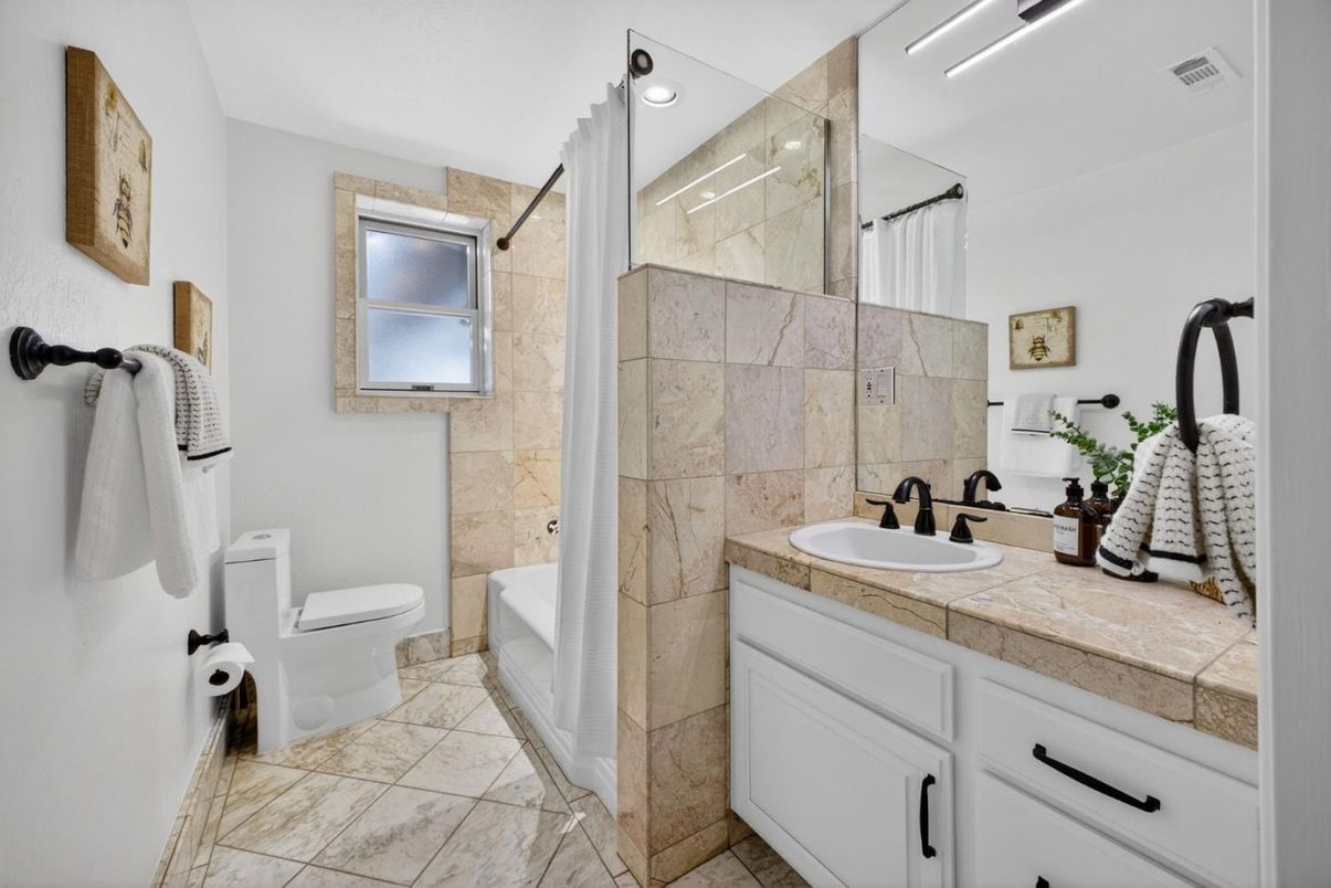 Bathroom, Interior, Tile Countertops