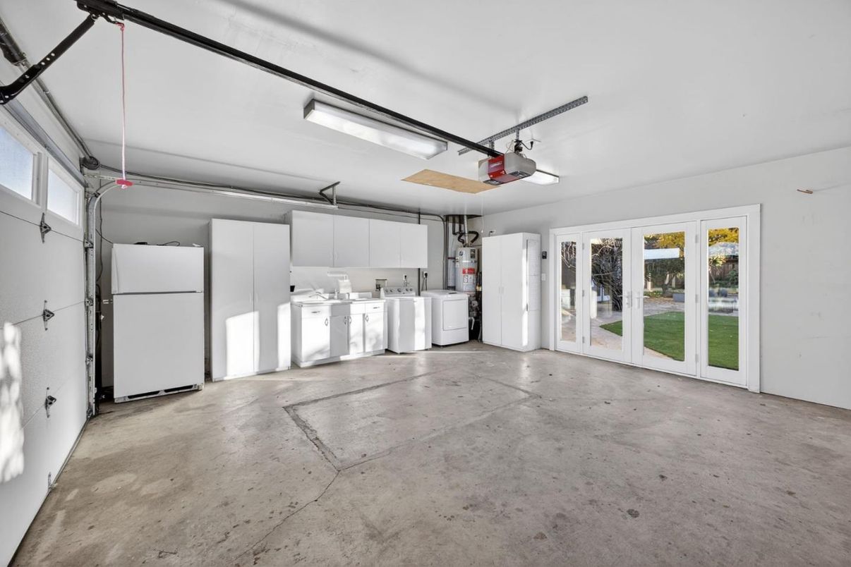 Garage, Interior, Washer