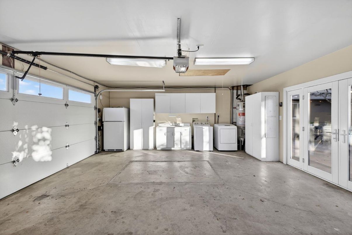 Garage, Interior, Washer