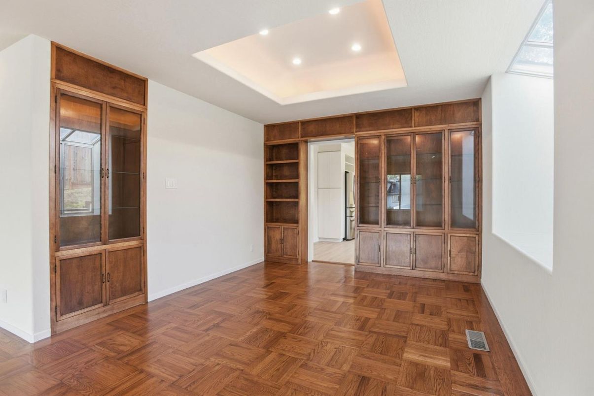 Empty room, Interior, Recessed Lighting, Wood Texture Flooring