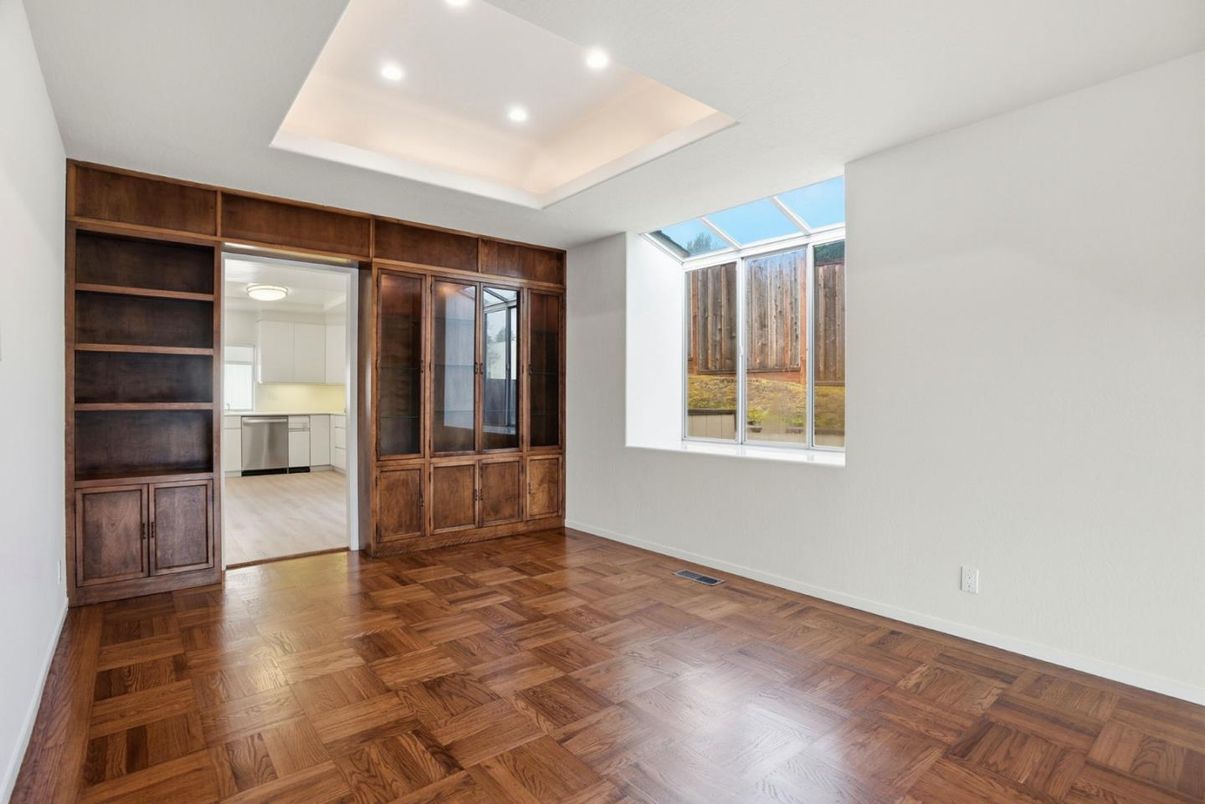 Empty room, Interior, Recessed Lighting, Wood Texture Flooring
