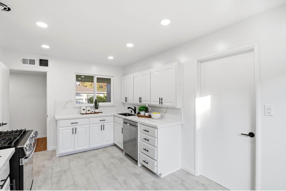 Interior, Kitchen, Recessed Lighting