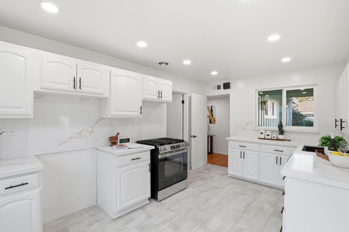 Interior, Kitchen, Marble Walls, Recessed Lighting