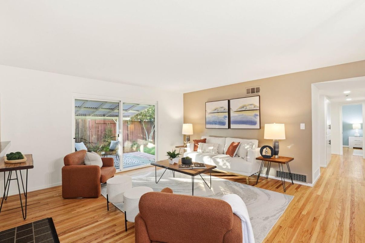 Interior, Living room, Recessed Lighting, Wood Texture Flooring