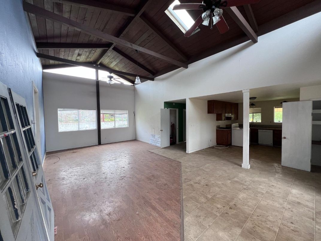 Empty room, Interior, Wooden Beams, Wooden Ceilings