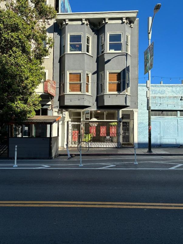 Exterior, Facade, Rowhouse