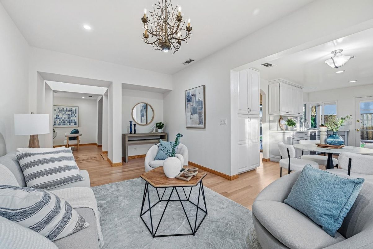 Chandelier, Dining room, Interior, Living room, Recessed Lighting, Wood Texture Flooring