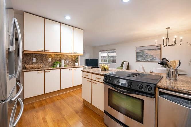 Chandelier, Dining room, Interior, Kitchen, Recessed Lighting, Stainless Steel Appliances, Wood Texture Flooring