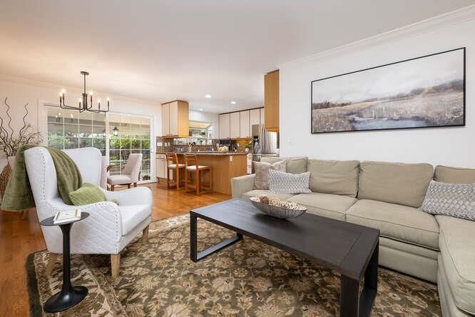 Chandelier, Dining room, Interior, Kitchen, Living room, Pendant Lights, Recessed Lighting, Wood Texture Flooring