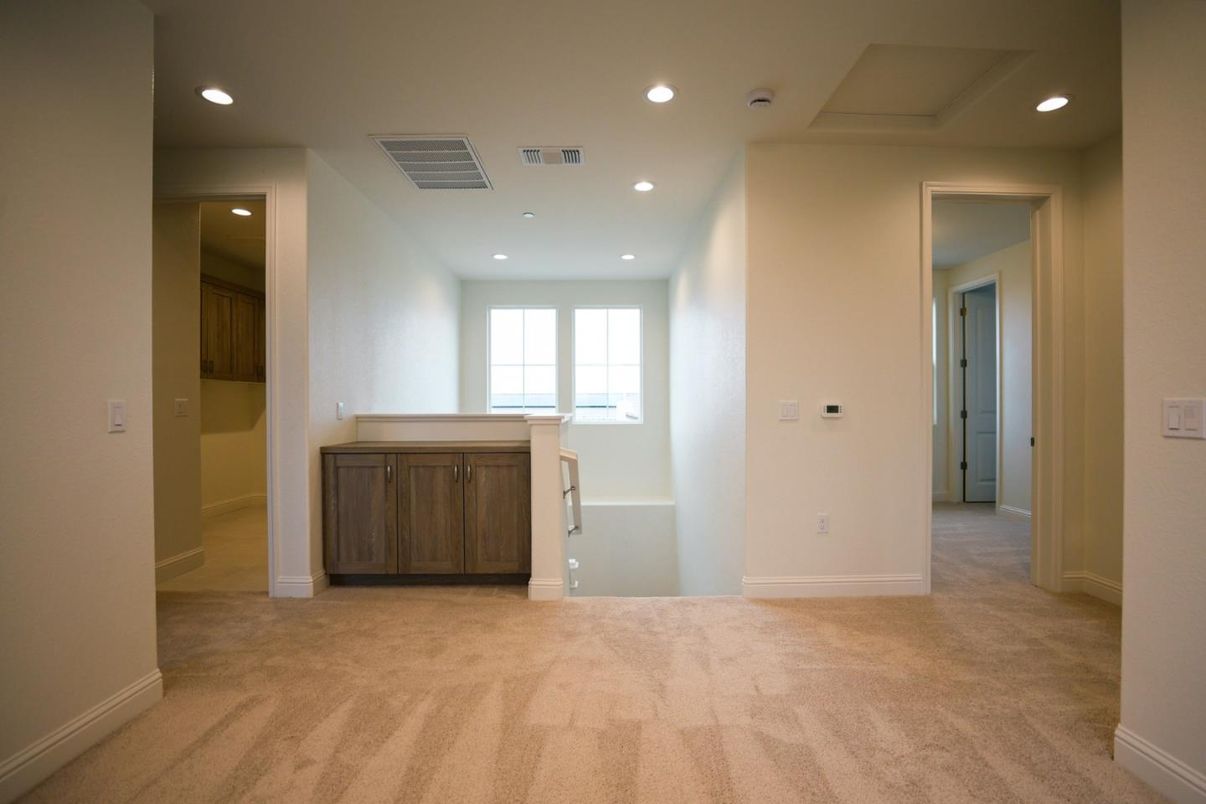 Empty room, Interior, Recessed Lighting