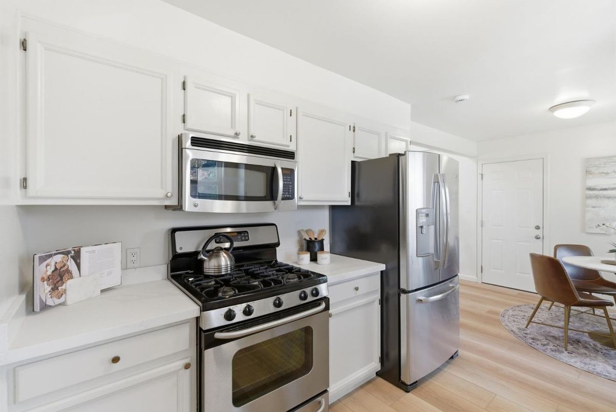 Dining room, Interior, Kitchen, Stainless Steel Appliances, Wood Texture Flooring
