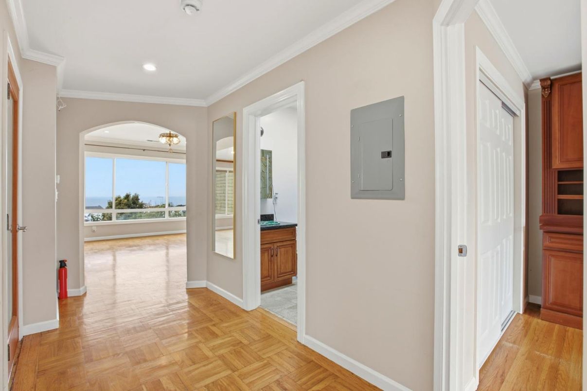 Interior, Recessed Lighting, Water, Wood Texture Flooring