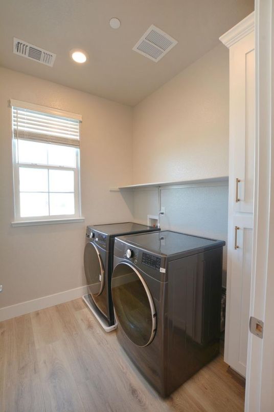 Interior, Recessed Lighting, Washer, Wood Texture Flooring