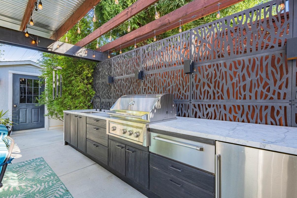 Exterior, Outdoor Kitchen