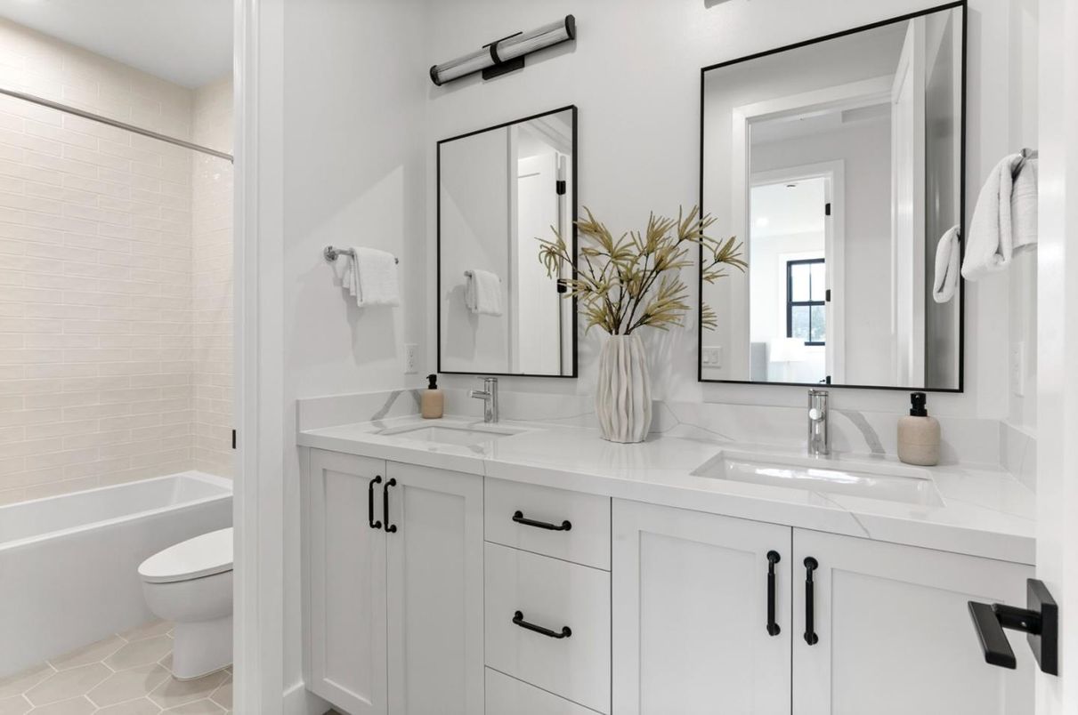 Bathroom, Dual Sink Vanities, Interior