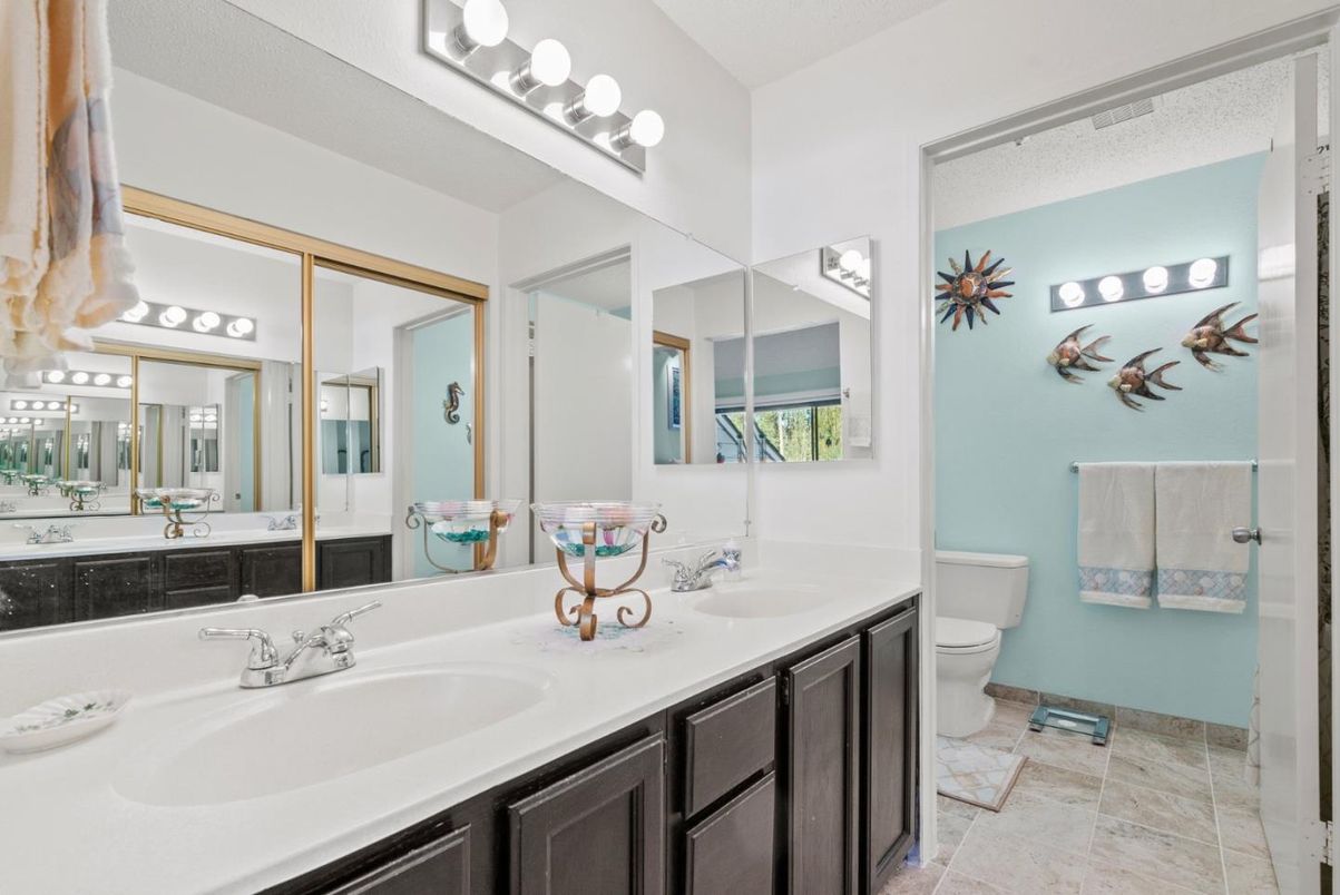Bathroom, Dual Sink Vanities, Interior