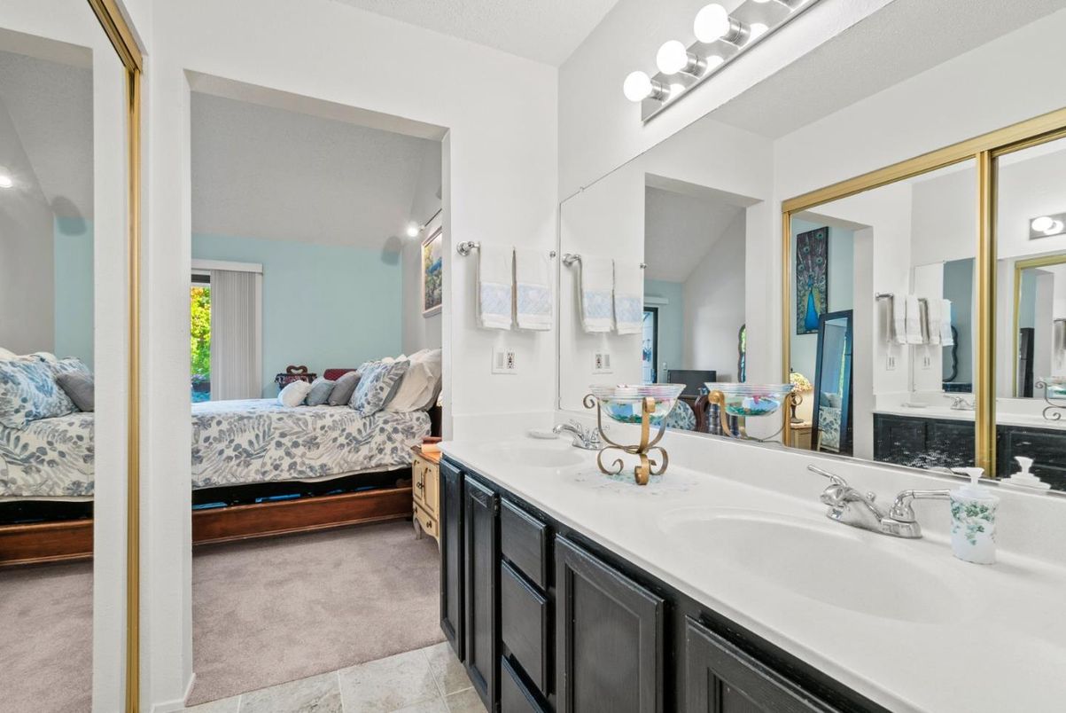 Bathroom, Bedroom, Dual Sink Vanities, Interior