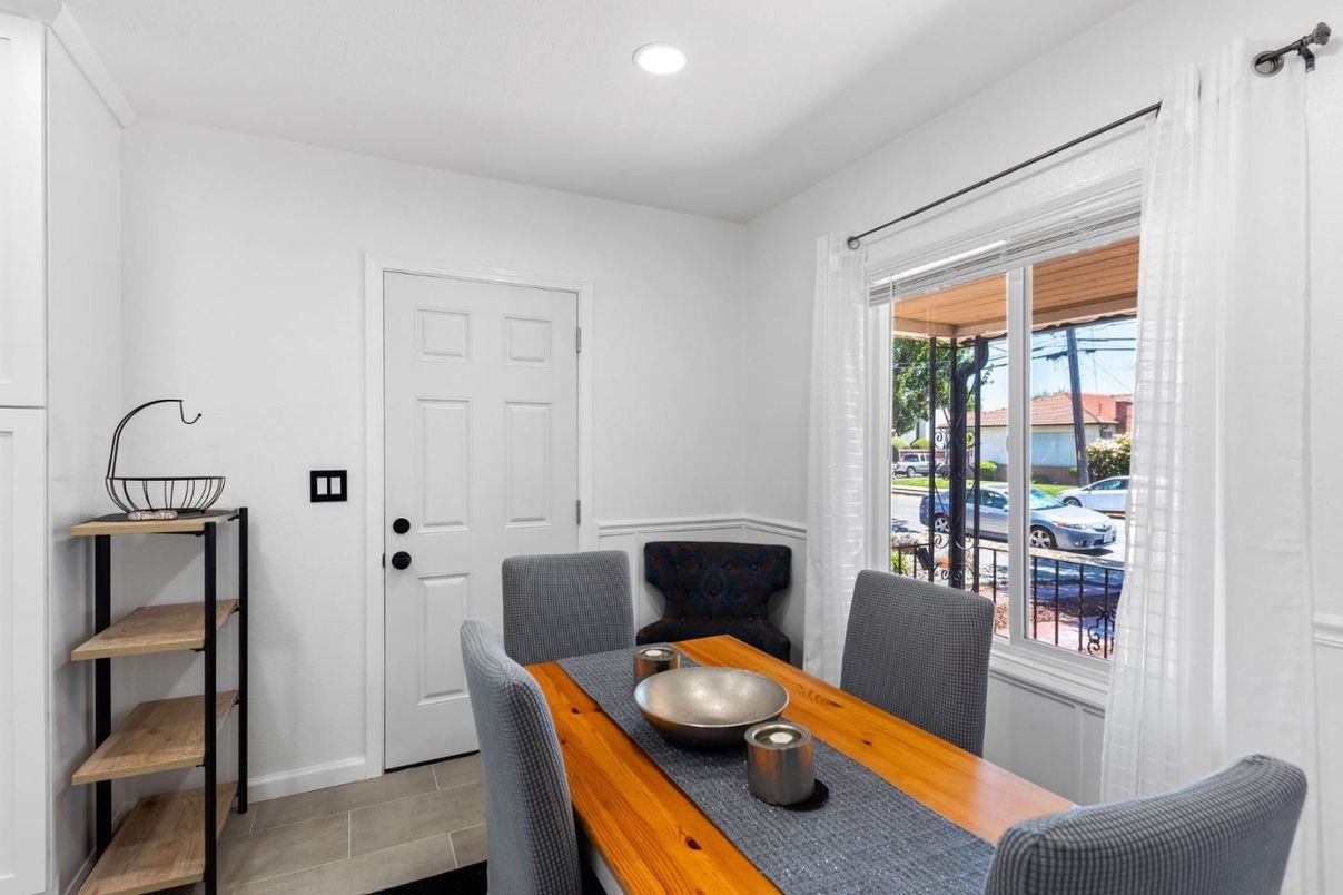 Dining room, Interior, Recessed Lighting