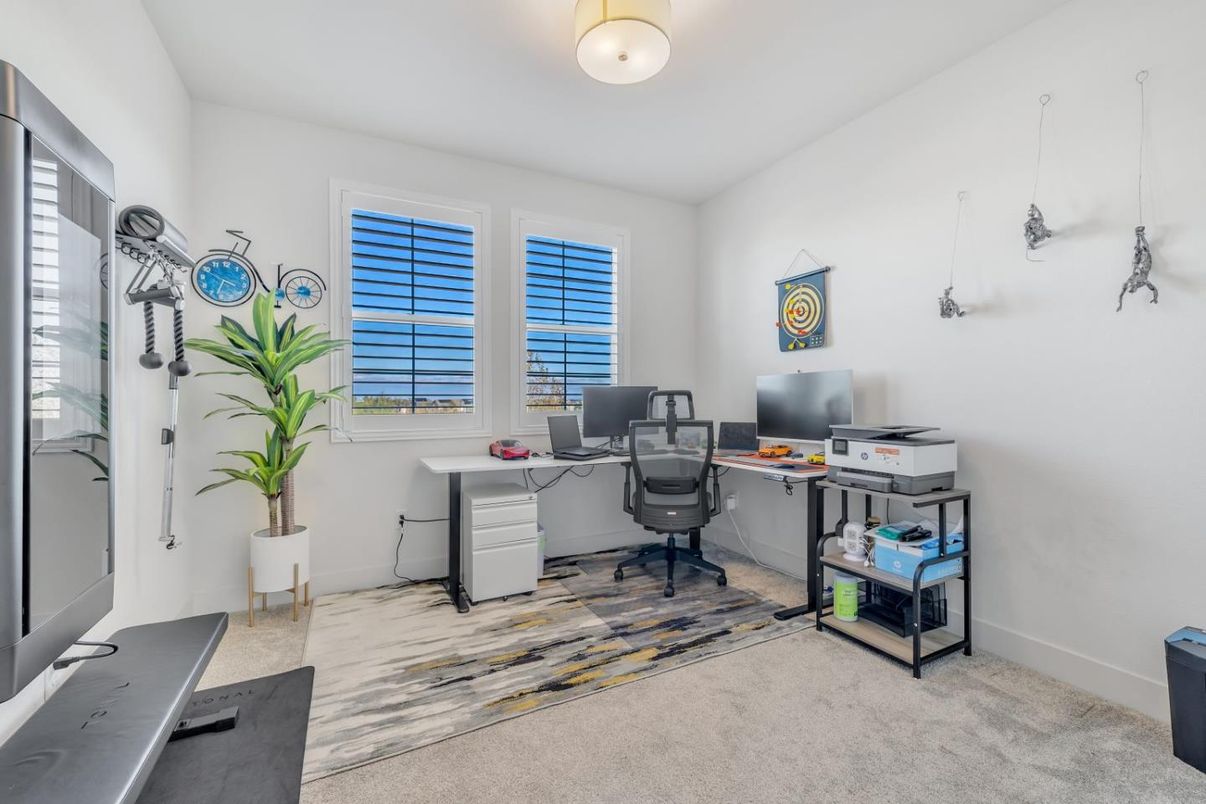 Home Office, Interior