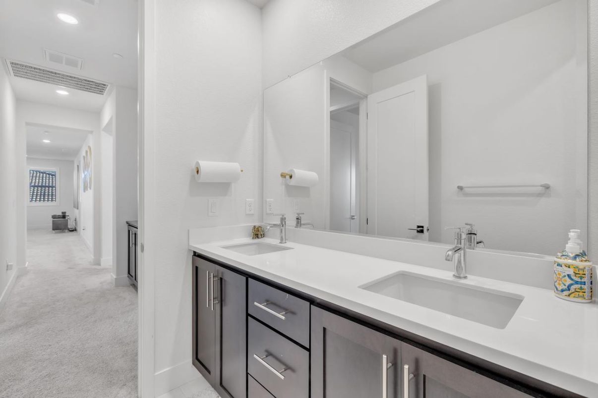 Bathroom, Dual Sink Vanities, Interior, Recessed Lighting