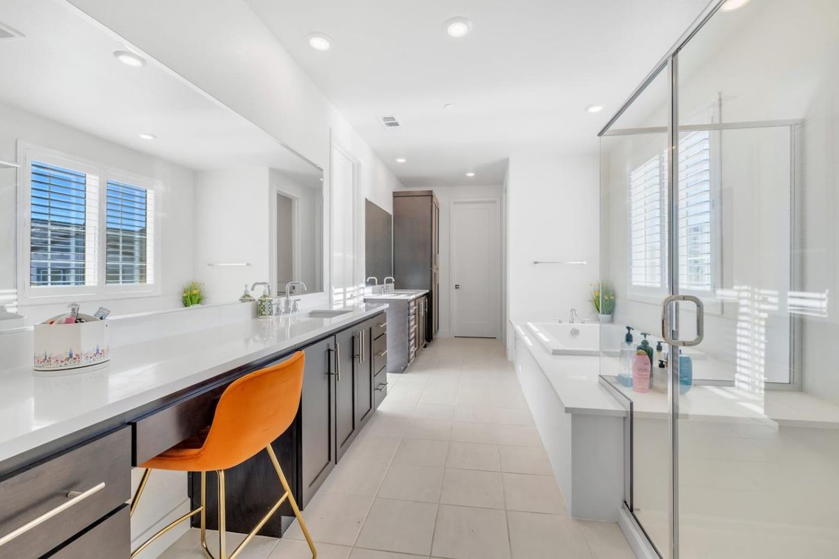 Bathroom, Dual Sink Vanities, Interior, Recessed Lighting