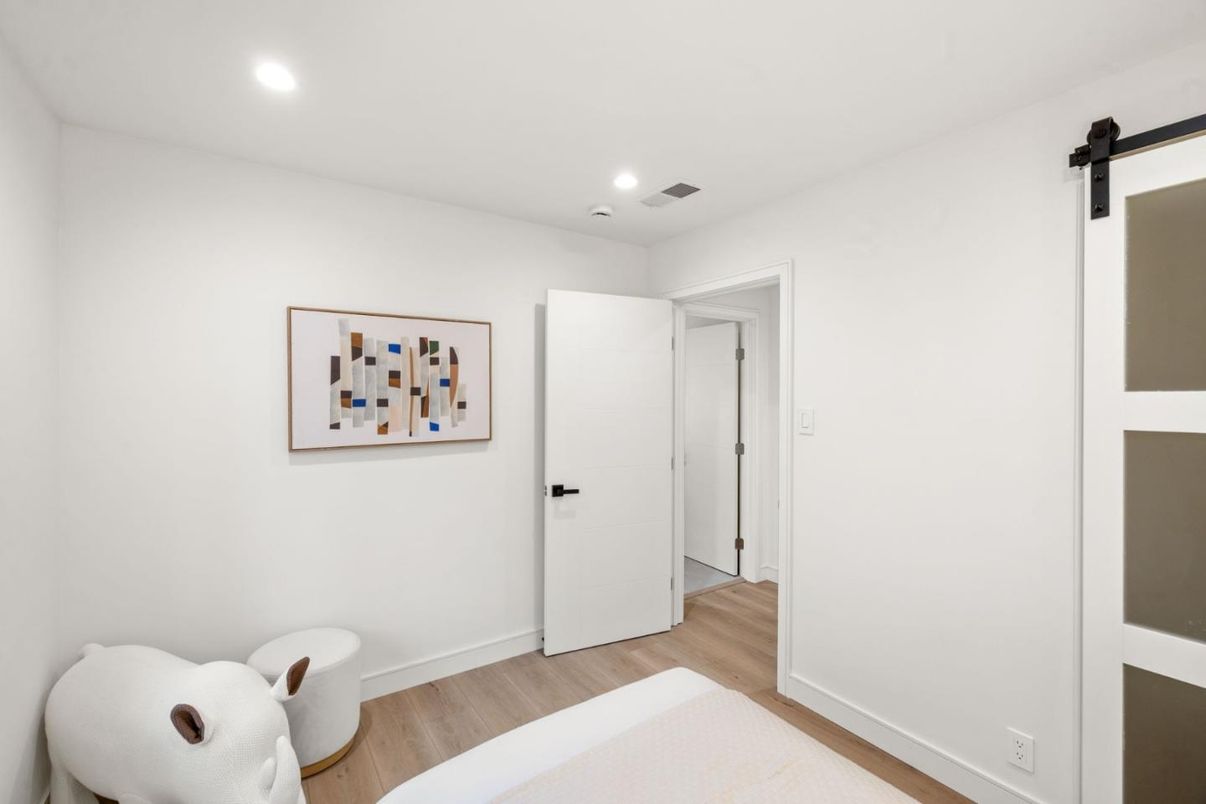 Interior, Recessed Lighting, Wood Texture Flooring