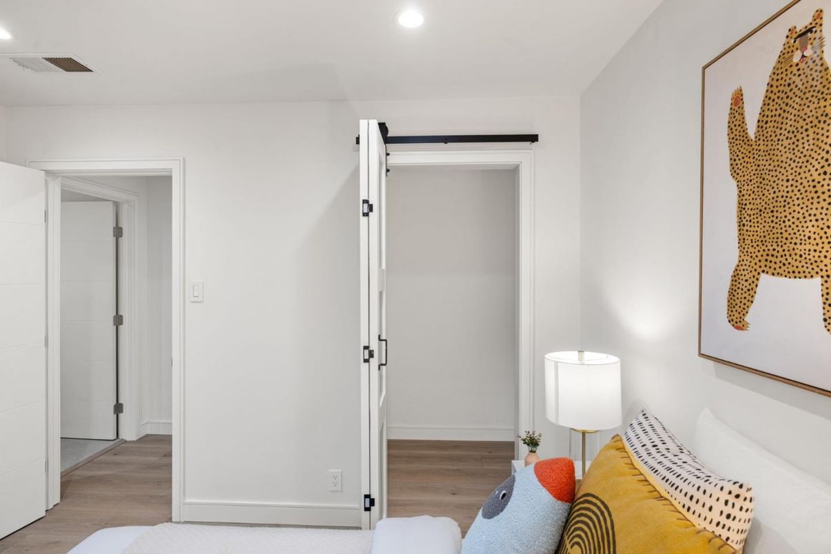 Interior, Recessed Lighting, Wood Texture Flooring