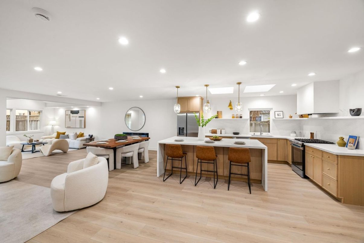 Dining room, Interior, Kitchen, Living room, Pendant Lights, Recessed Lighting, Stainless Steel Appliances, Wood Texture Flooring