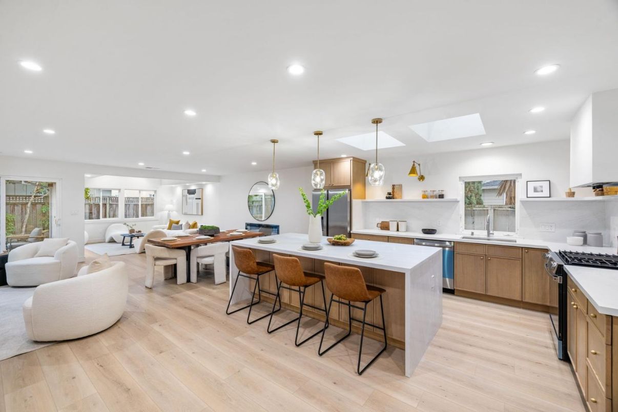 Dining room, Interior, Kitchen, Living room, Pendant Lights, Recessed Lighting, Stainless Steel Appliances, Wood Texture Flooring